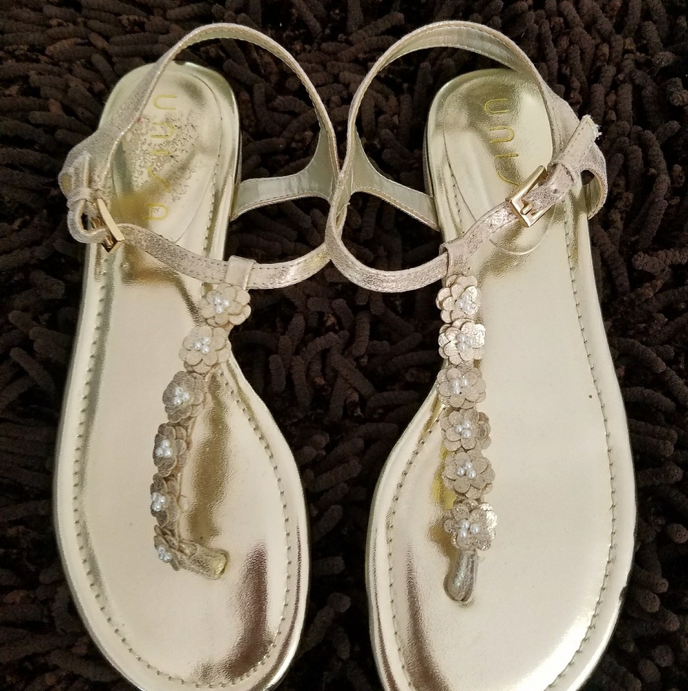 Unisa gold sandals size 7.5